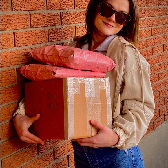 Meet your Posher, Erika - Picture 5 of 5